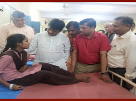 Jharkhand Latest Update : झारखंड के अलग-अलग जिलों के दो स्कूलों के मिड डे मील में निकली छिपकली, बच्चे हुए बीमार...एक ही दिन दो स्कूलों में हुई घटना