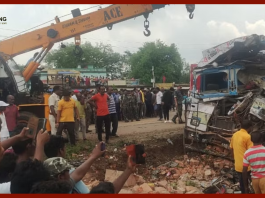 Jharkhand Latest Update : पूर्वी सिंहभूम के बरसोल थाना क्षेत्र स्थित खंडामौदा चौक के पास भीषण सड़क हादसा....गुस्साए ग्रामीणों ने जाम किया रोड