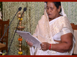 Jharkhand Politics : बेबी देवी ने शपथ पत्र हिंदी में किसी तरह अटक-अटक कर पढ़ा, इस मौके पर मुख्यमंत्री हेमंत सोरेन मौजूद थे....जानिए फिर क्या हुआ