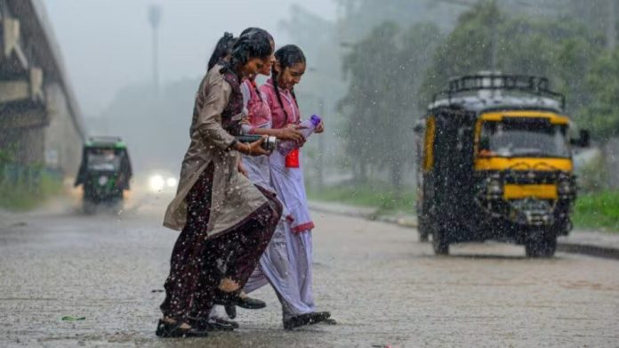 Weather will be in a terrible form in Jharkhand, heavy rain warning with strong winds; IMD issued yellow alert
