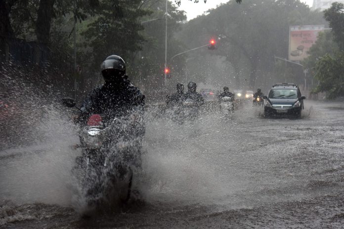 Jharkhand Weather Today: Ranchi, Khunti... Heavy rains in these districts of Jharkhand, Kachcha houses filled up in Kanke, IMD alert